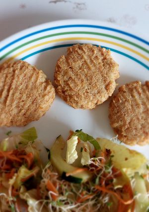 Una foto de Tortitas de pescado con papa