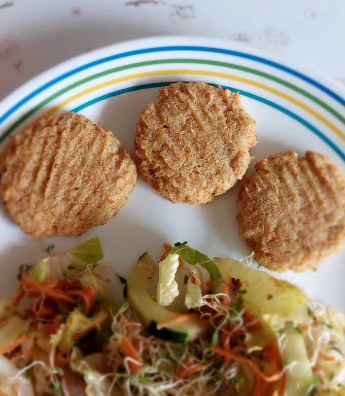 Una foto de Tortitas de pescado con papa