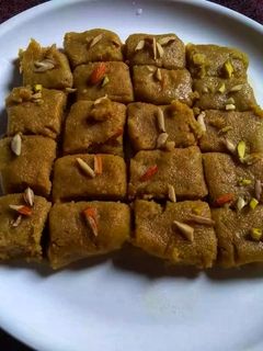 বেসনেের বরফি (besan barfi recipe in Bengali) রেসিপির প্রধান ছবি