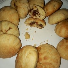A picture of Ma'amoul dates cookies.