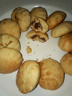 A picture of Ma'amoul dates cookies.