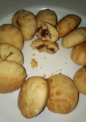 A picture of Ma'amoul dates cookies.