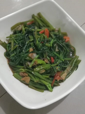 Langkah Gampang Membuat Resep Tumis Kangkung saus Tiram yang  Bikin Ketagihan Anti Ribet, Sempurna