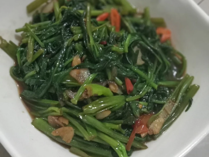 Langkah Gampang Membuat Resep Tumis Kangkung saus Tiram yang  Bikin Ketagihan Anti Ribet, Sempurna