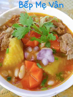 A picture of Beef Ribs Stew with White Beans.