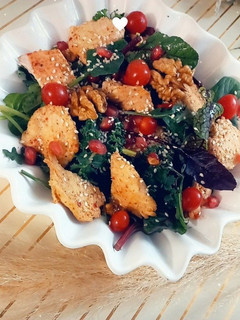 عکسی از دستور سالاد مرغ رژیمی با بیبی اسفناج