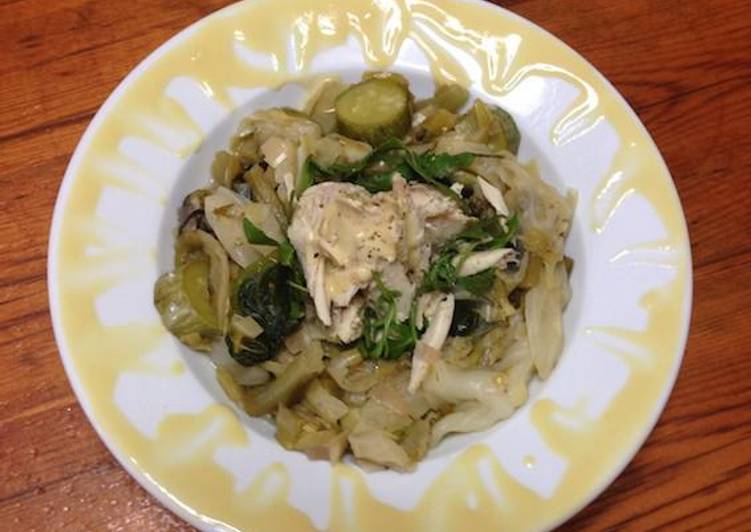 Chicken legs with boiled vegetables and fresh arugula Chicken legs with boiled vegetables and fresh arugula