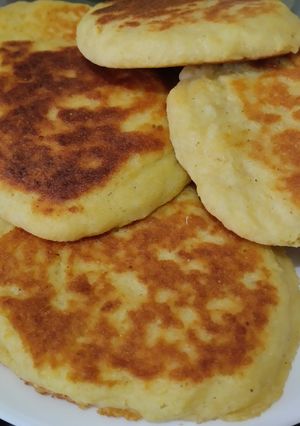 Una foto de Pan🥯de papa🥔y queso🧀en sartén🍳