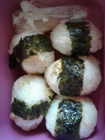 Cara Sederhana Membuat Resep  Onigiri sederhana yang Enak, Menggugah Selera