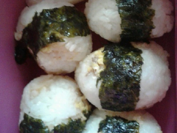 Cara Mudah Membikin Resep  Onigiri sederhana yang Lezat Sekali, Sempurna