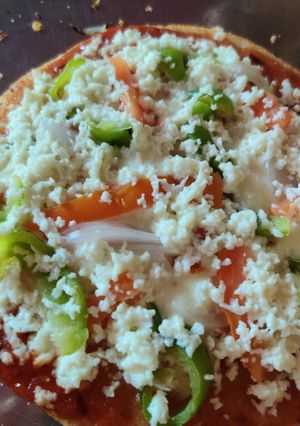 પિઝા(Pizza Recipe in Gujarati) રેસીપી મુખ્ય ફોટો