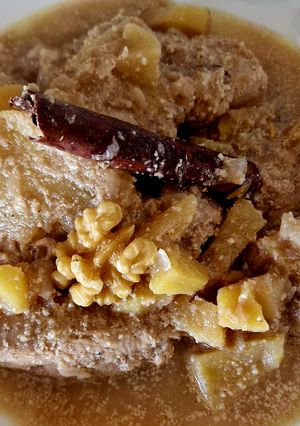 Una foto de Medallones de pavo en salsa de nueces, manzana y canela