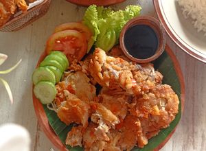 Foto resep Ayam Goreng Keriting Kriuk bisa untuk ayam Geprek dg sambal Bawang #312