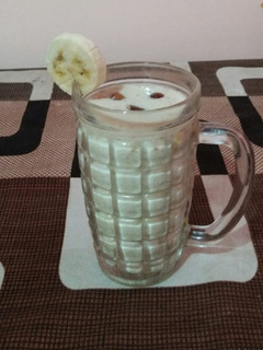 பனானா மில்க் ஷேக்/ Banana milkshake recipe in tamil செய்முறை முக்கிய புகைப்படம்