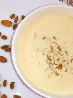 A picture of Doodh siwayyan (Milk with Vermicelli).