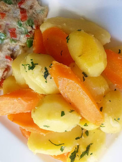 A picture of Boiled potatoes and fried egg.