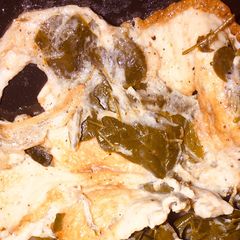 A picture of Fried egg with moringa.
