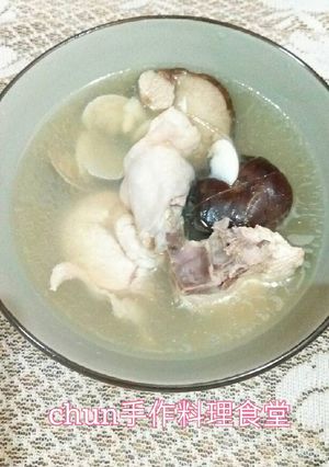 香菇蒜頭雞湯 的食譜成品照片
