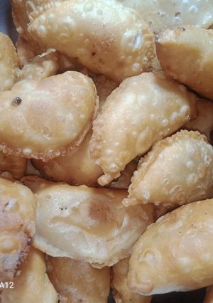 A picture of Suji mawa Gujiya.