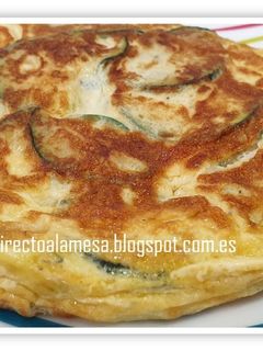 Una foto de Tortilla de calabacín y queso azul