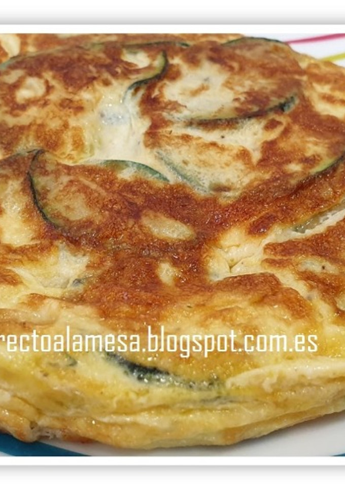 Una foto de Tortilla de calabacín y queso azul
