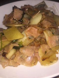 Una foto de Cáscaras de papa con jamón