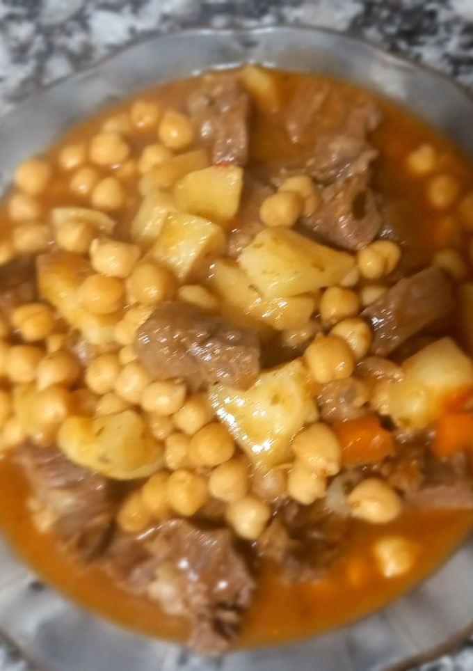 Una foto de Guiso de Garbanzos con Carne