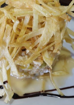 Foto principal de Revuelto de bacalao y puerro con patatas paja