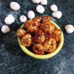 Caramelized makhana/foxnut A picture of Caramelized makhana/foxnut.