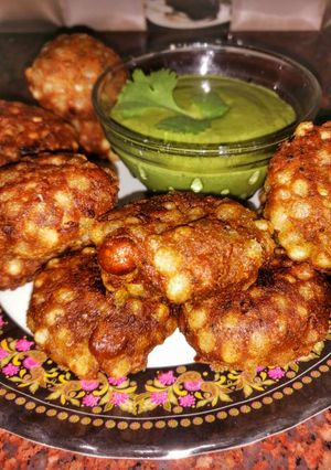 A picture of Sabudana vada.