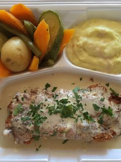 Una foto de Pechuga rellena en salsa de champiñones