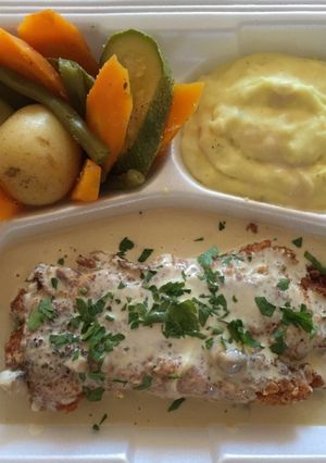 Una foto de Pechuga rellena en salsa de champiñones