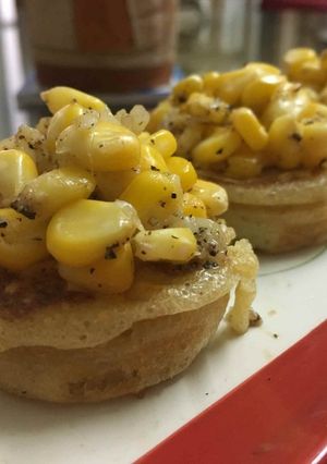 A picture of Sweet corn and mozarella cheese crumpets.