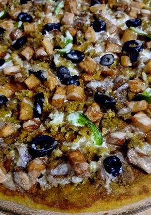 صورة لوصفة بيتزا الفلافل بالعجينه الخضراء😋👌