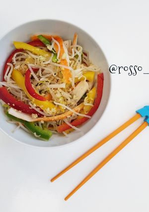 Foto di Contorno freddo a base di surimi e germogli di soia (GaesalSukjuNeangchae)