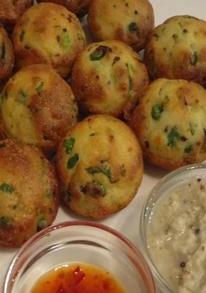 सुजी के अपे रेसिपी मुख्य फोटो