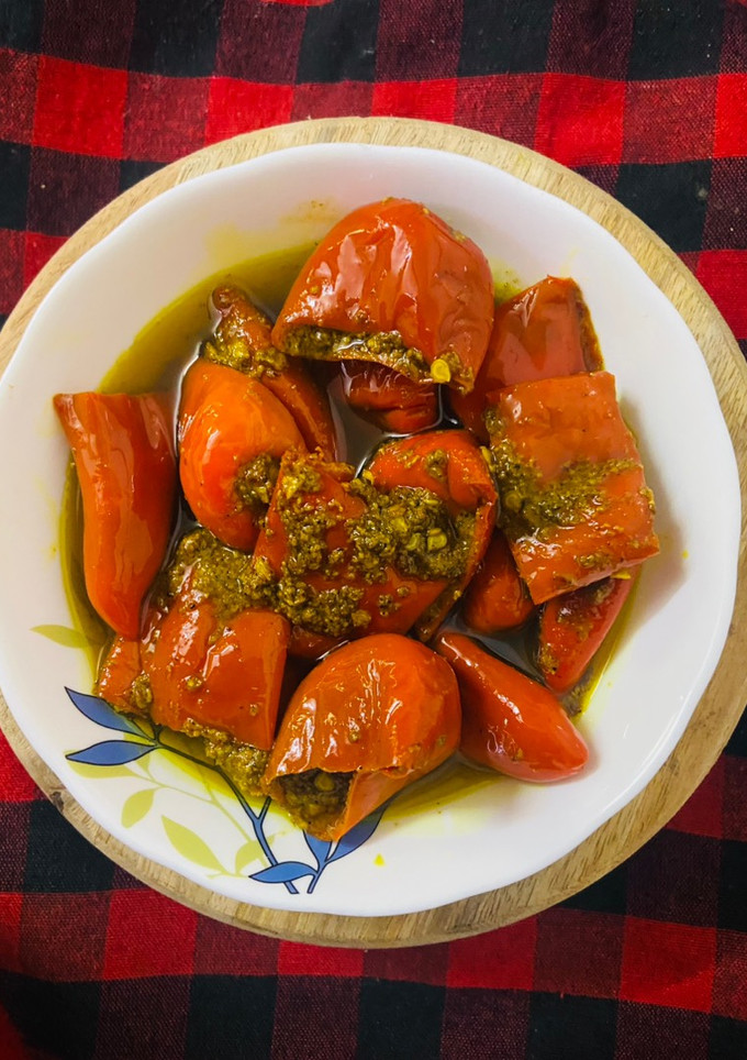 लाल मिर्च का अचार (Lal mirch ka achar recipe in hindi) रेसिपी मुख्य फोटो