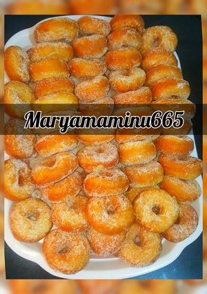 A picture of Doughnut coating with sugar and cinnamon.