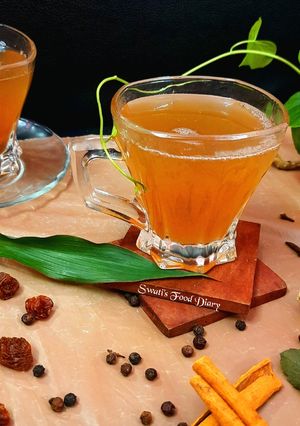 A picture of Traditional Indian Medicine or Kadha.