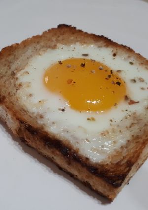 Una foto de Huevo en canasta de pan