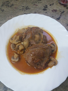 Una foto de Carrilleras guisadas con champiñones