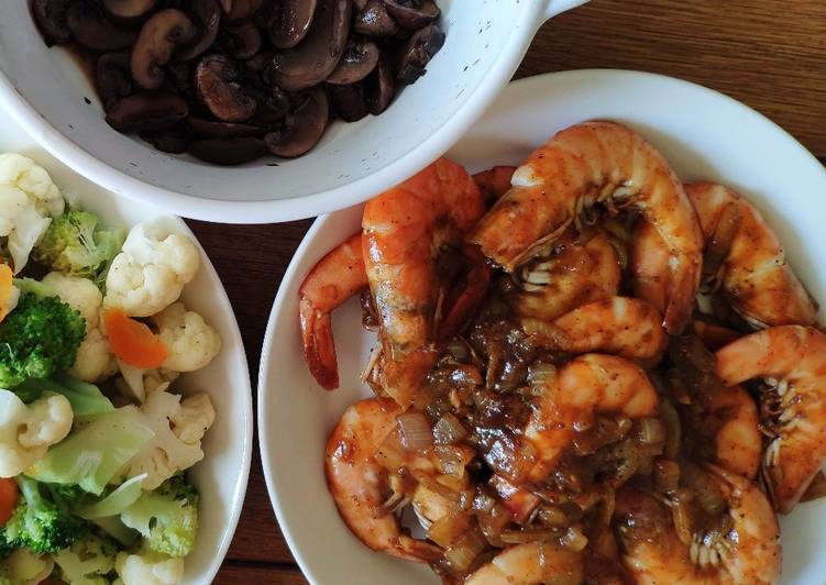 Step-by-Step Guide to Prepare Favorite Black Pepper Prawns