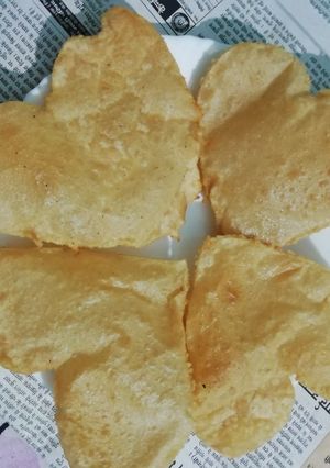 आटे की नमकीन पूरी (Aate ki namkeen puri recipe in Hindi) रेसिपी मुख्य फोटो