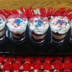 A picture of Cake in glass.