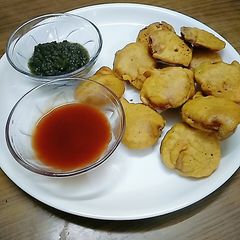 A picture of Lauki ke pakode (Crispy bottle gourd fritters).
