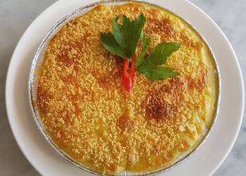 How to Cook Appetizing Baked Chicken Pie With Potato Cover Pastel Tutup