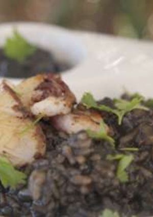 A picture of Creamy black rice with squid and olive oil recipe.