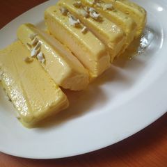 A picture of Homemade mango ice cream.