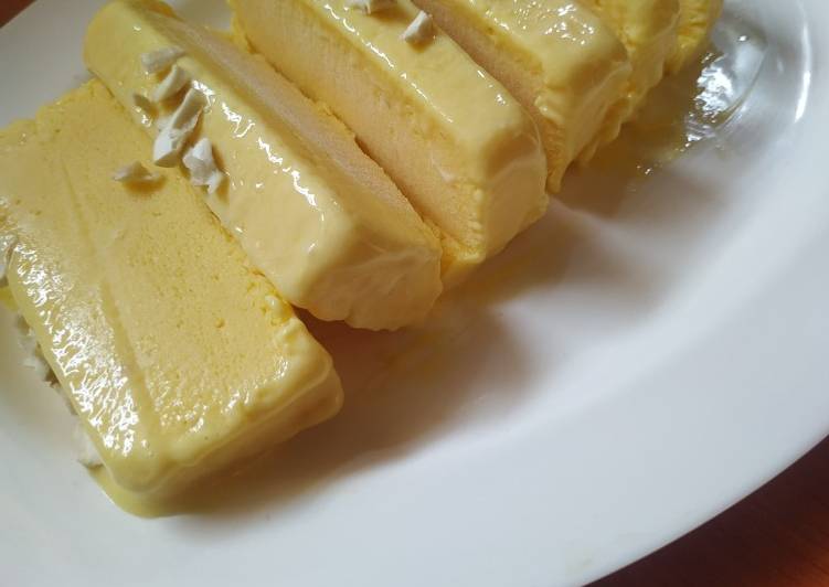 Homemade mango ice cream