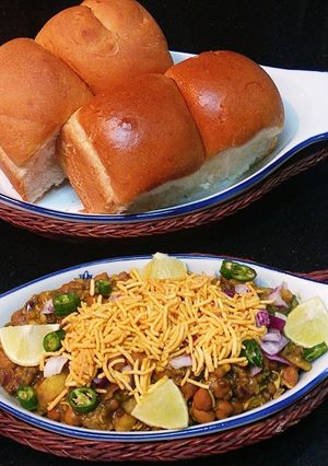 A picture of Misal Pav.